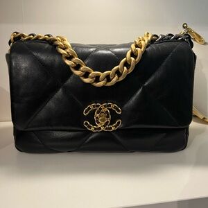 CHANEL 19 Handbag
